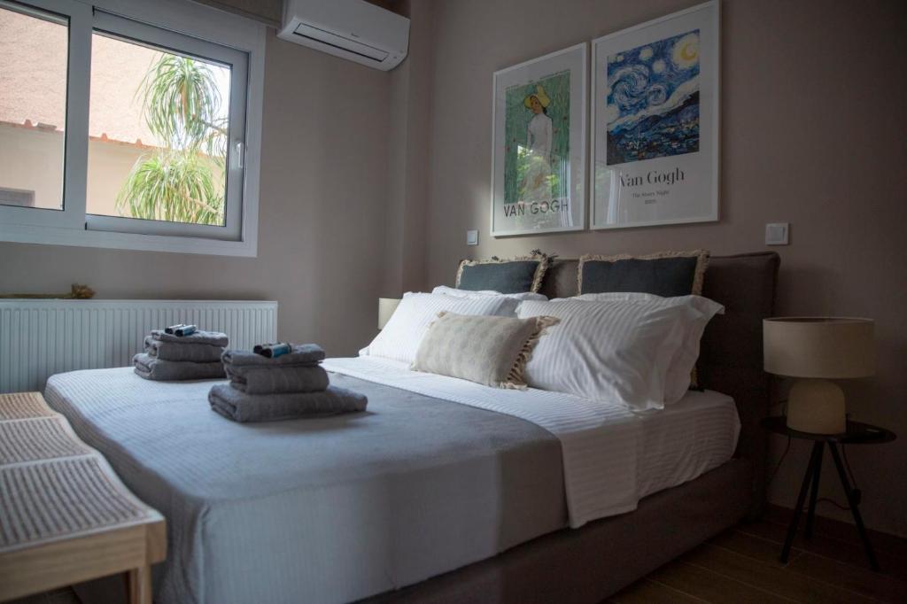 Double bedroom with Van Gogh art at Nerissa Itea