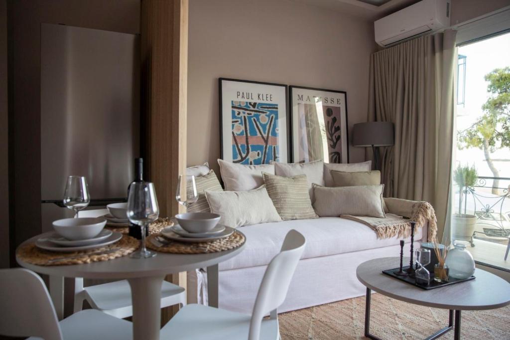 Open-plan living and dining space at Nerissa Itea